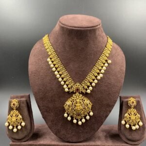 Gold toned antique jewelry set with pearl beads and earrings