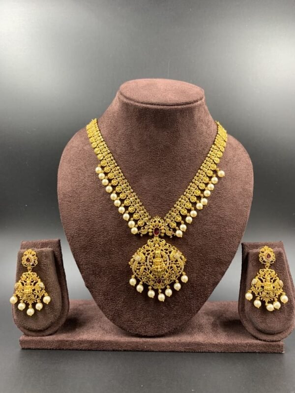 Gold toned antique jewelry set with pearl beads and earrings
