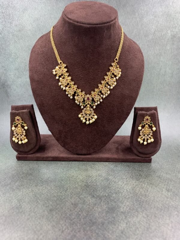 traditional gold necklace